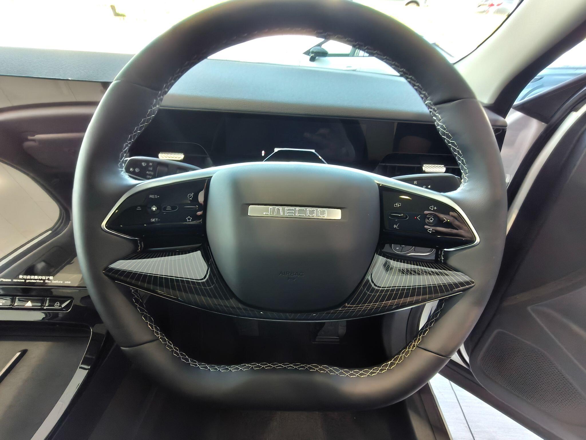 Large vehicle image